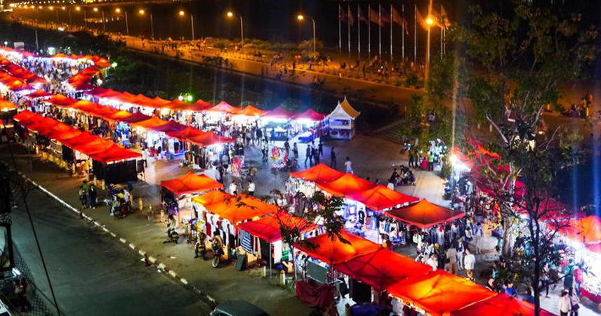 the riverside comes alive with the Vientiane Night Market
