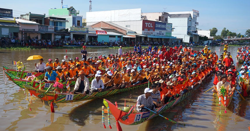 Oc Bom Boc Festival in Soc Trang - Boat Race