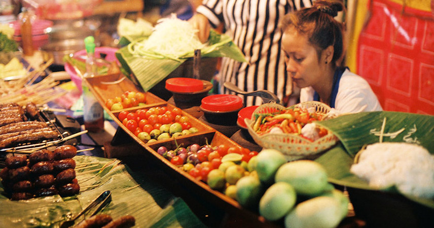 Houayxay Night Market - Grilled Mekong Fish & Lao Khao Soi