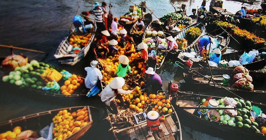 Floating Market in Cai Be