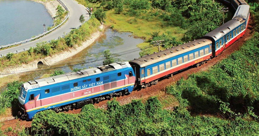 Explore train from Hanoi to Lao Cai