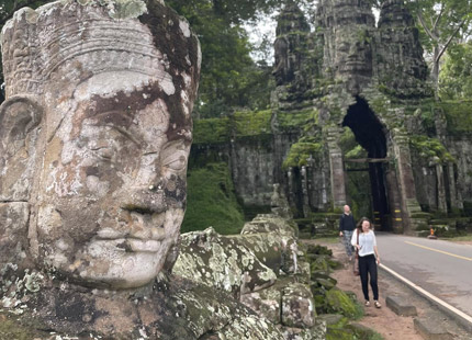 Explore Banteay Srei