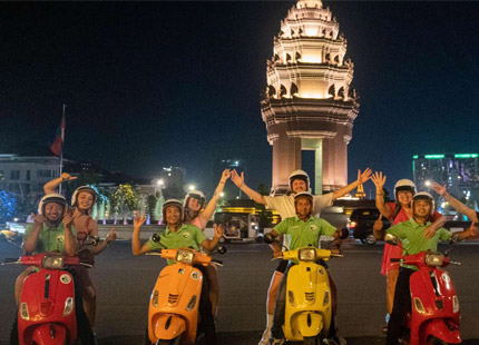 Phnom Penh Vespa Tour at Nightlife