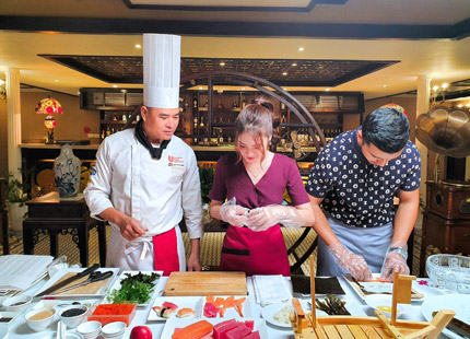 Cooking class on Indochine Cruise