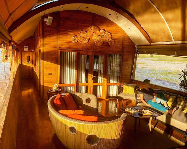 Gypsy Cruise in Laos River