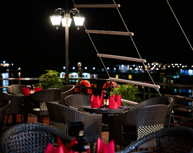 Discover Halong Bay on La Pandora Cruise