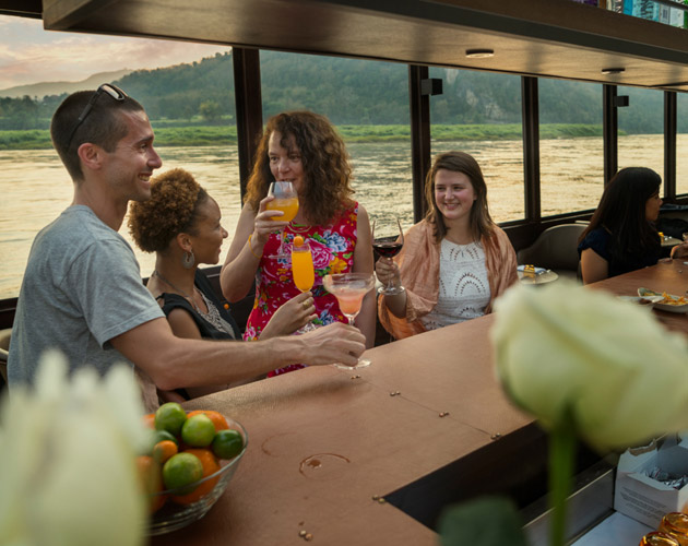 Play Cruise in Laos River