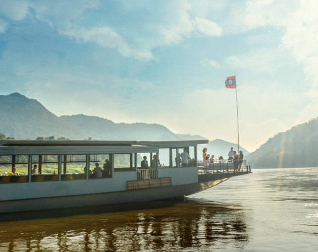 Play Cruise in Laos River