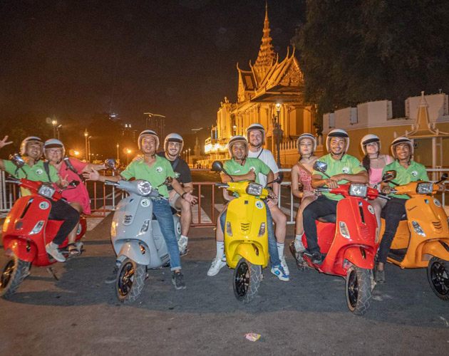 Phnom Penh Vespa Tour at Nightlife